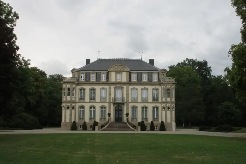 Façade du château Saint-Jean à Dorlisheim, siège de la famille Bugatti, près de Molsheim, en 2016.